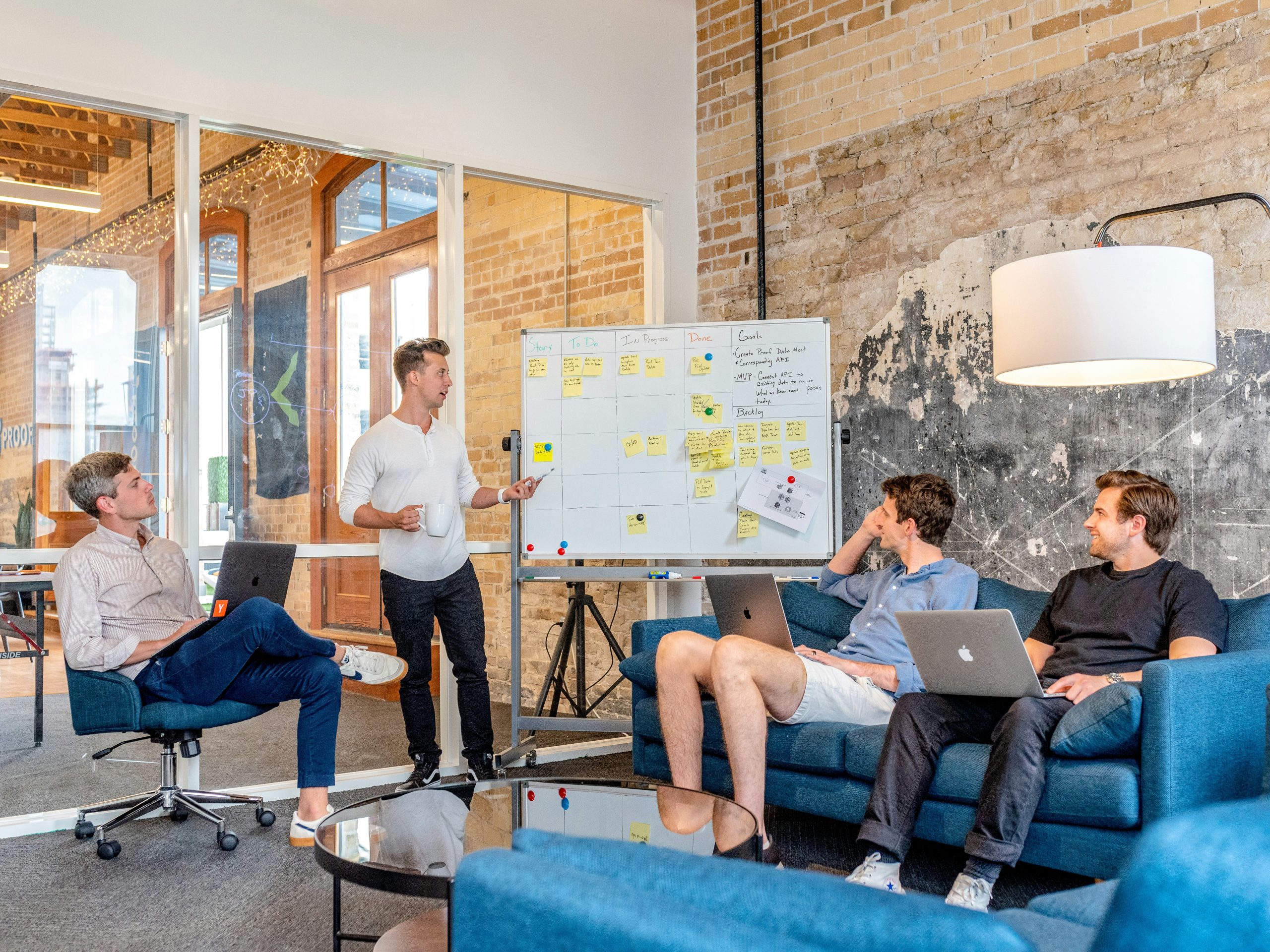 découvrez les clés d'un leadership efficace grâce à notre expertise et nos conseils en développement professionnel.
