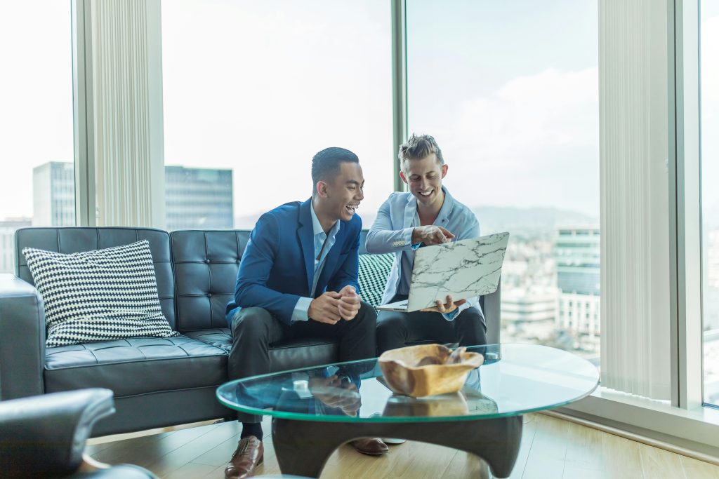 découvrez les stratégies marketing clés pour atteindre vos objectifs commerciaux grâce à notre formation en marketing stratégique.