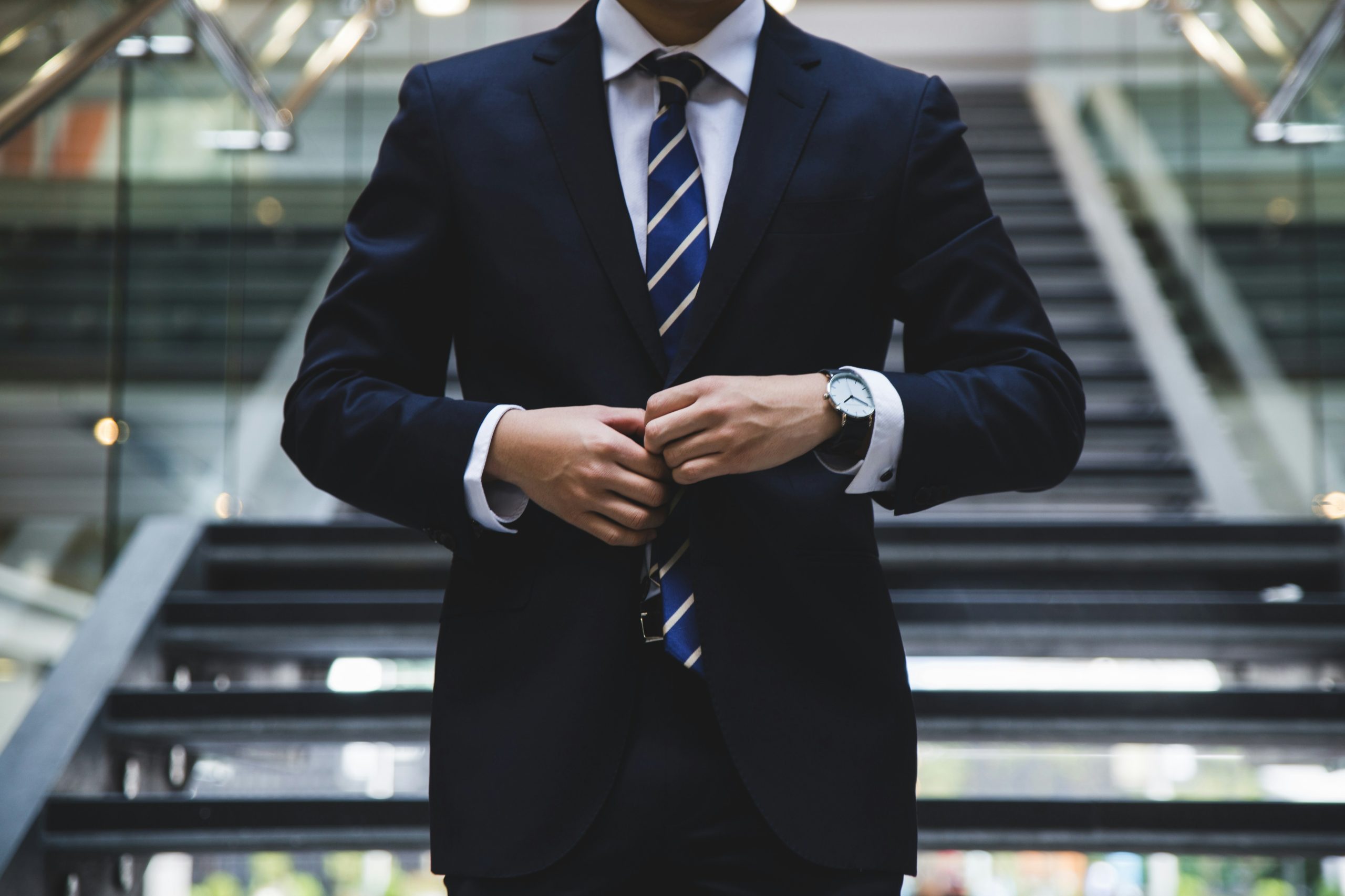 développez une compréhension approfondie de l'éthique professionnelle pour agir de manière responsable et éthique dans votre domaine d'activité.